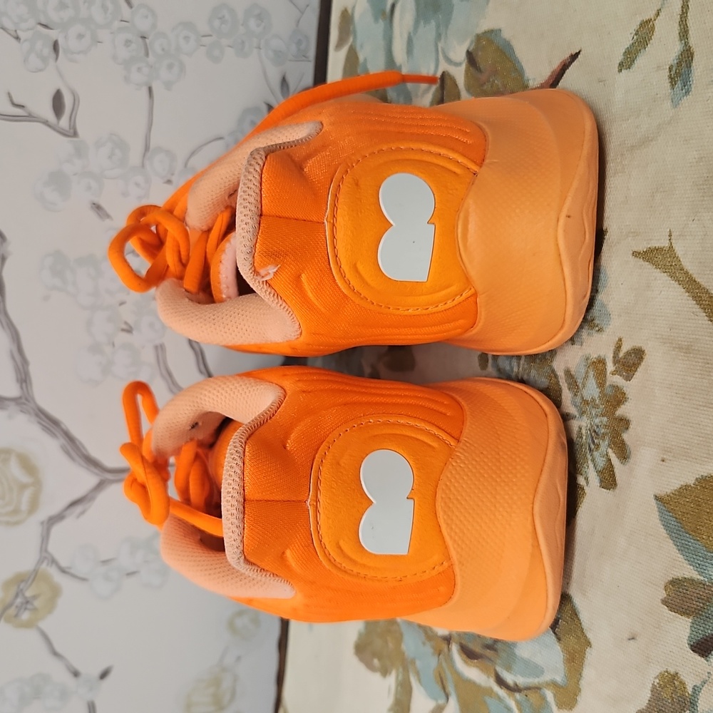 Nike Women's Bright Orange Athletic Shoes - Picture 3 of 8